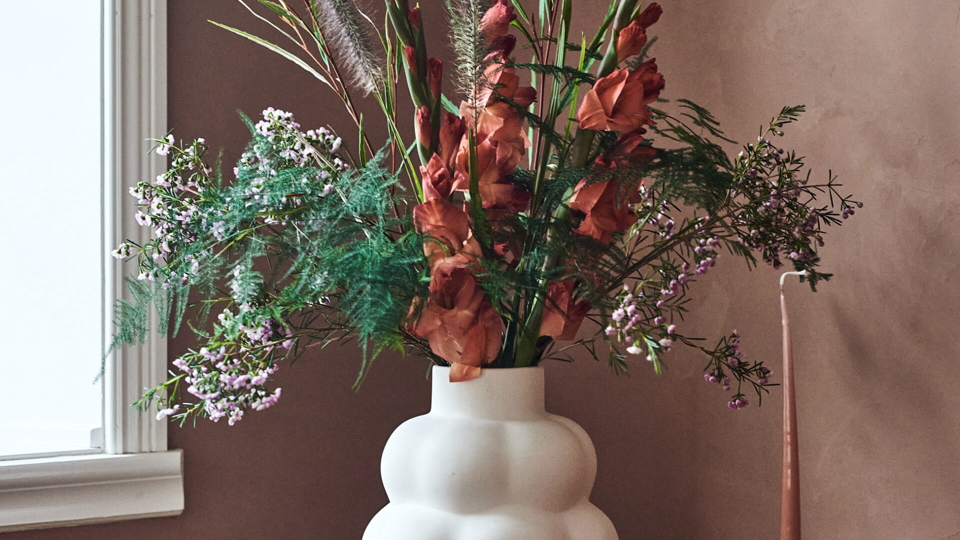 höstig bukett med roströd gladiolus indian summer
