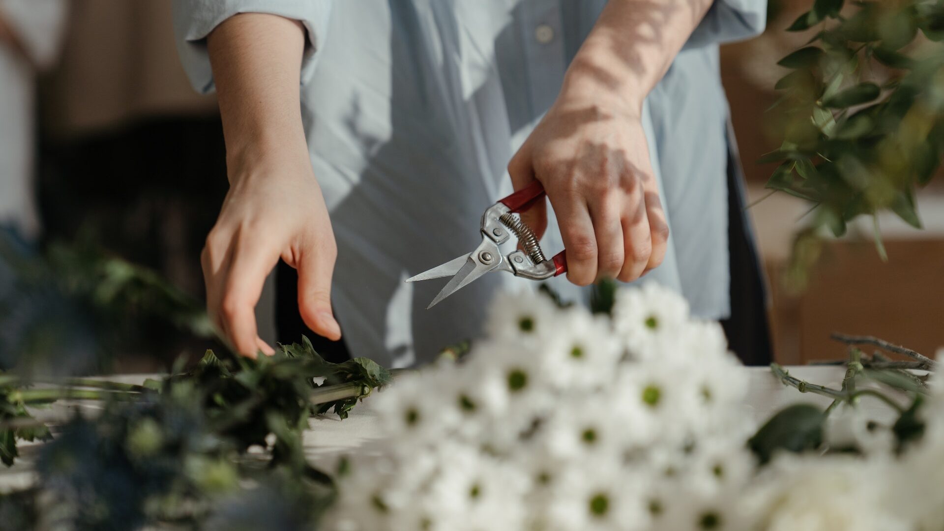 Florist klipper blommor